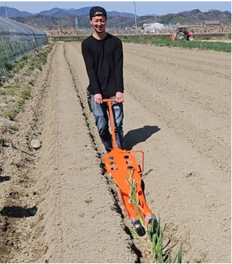 クボタ半自動乗用野菜移植機