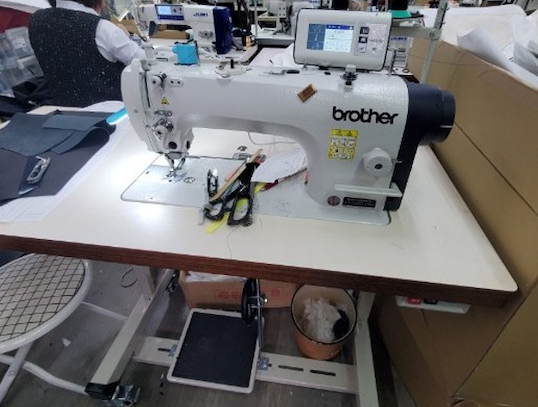 Brother S7220D-403本縫い針送りダイレクトドライブ自動糸切りミシン2台